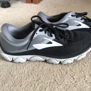 Brooks tennis shoes